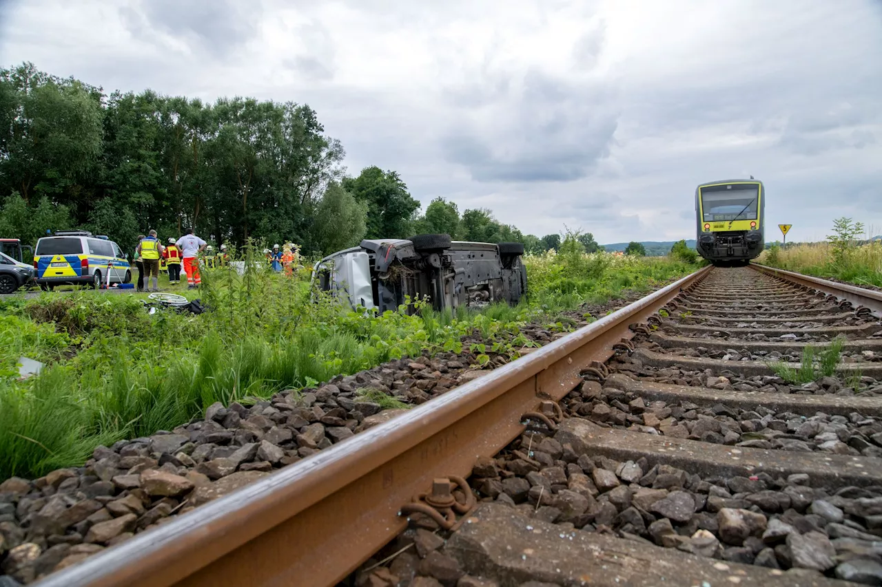 Tödlicher Zusammenstoß zwischen Zug und Auto in Oberfranken