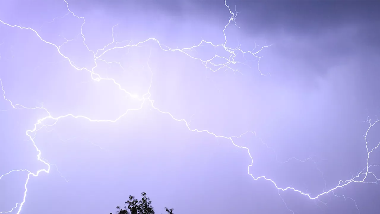 Strong-to-severe storms possible in Chicago area Tuesday, Fourth of July could also see rain