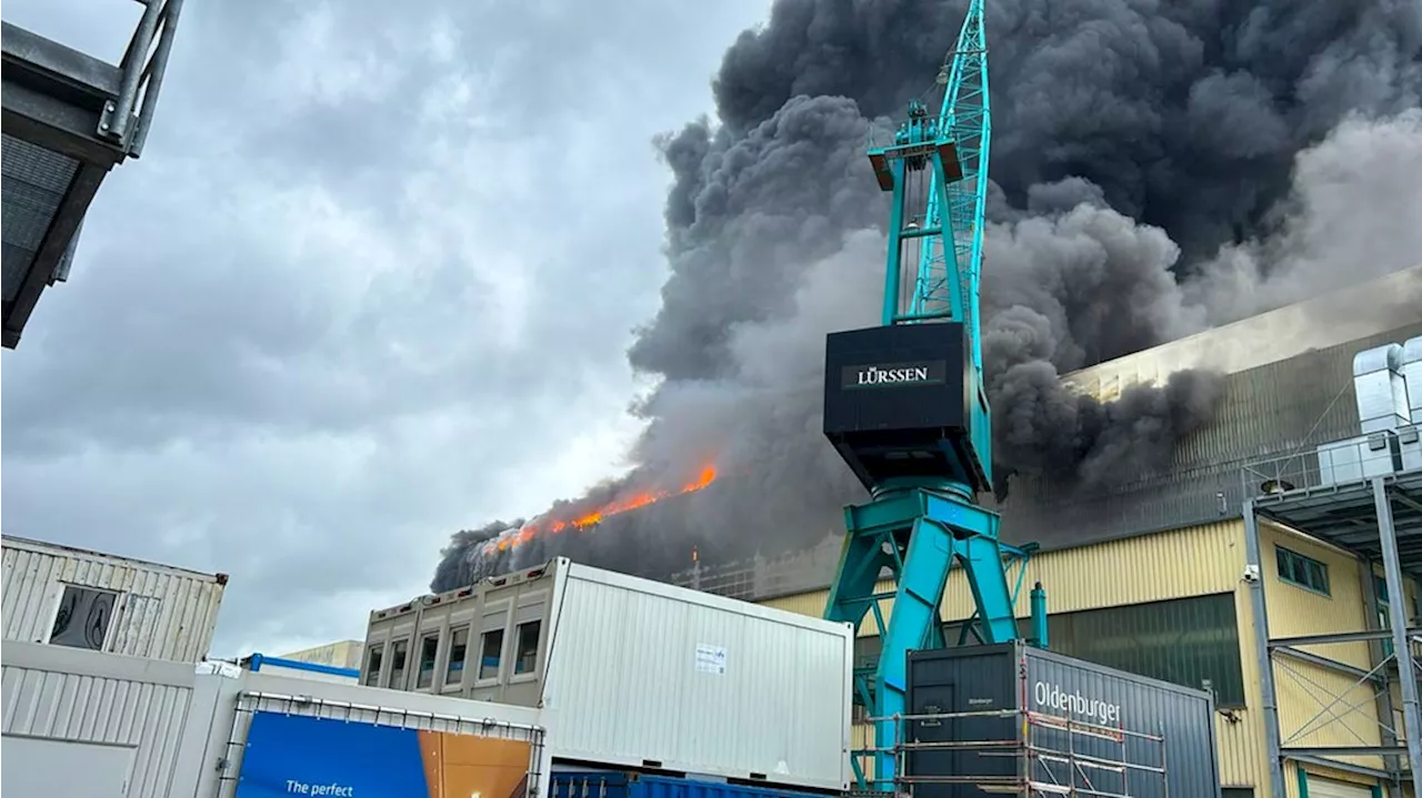 Feuer auf Lürssen-Werft am NOK - Jacht und Halle in Flammen