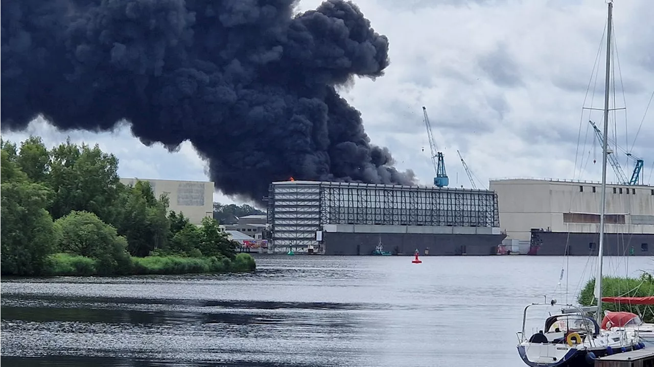 Feuer auf Lürssen-Werft am NOK: Teile von Schacht-Audorf evakuiert