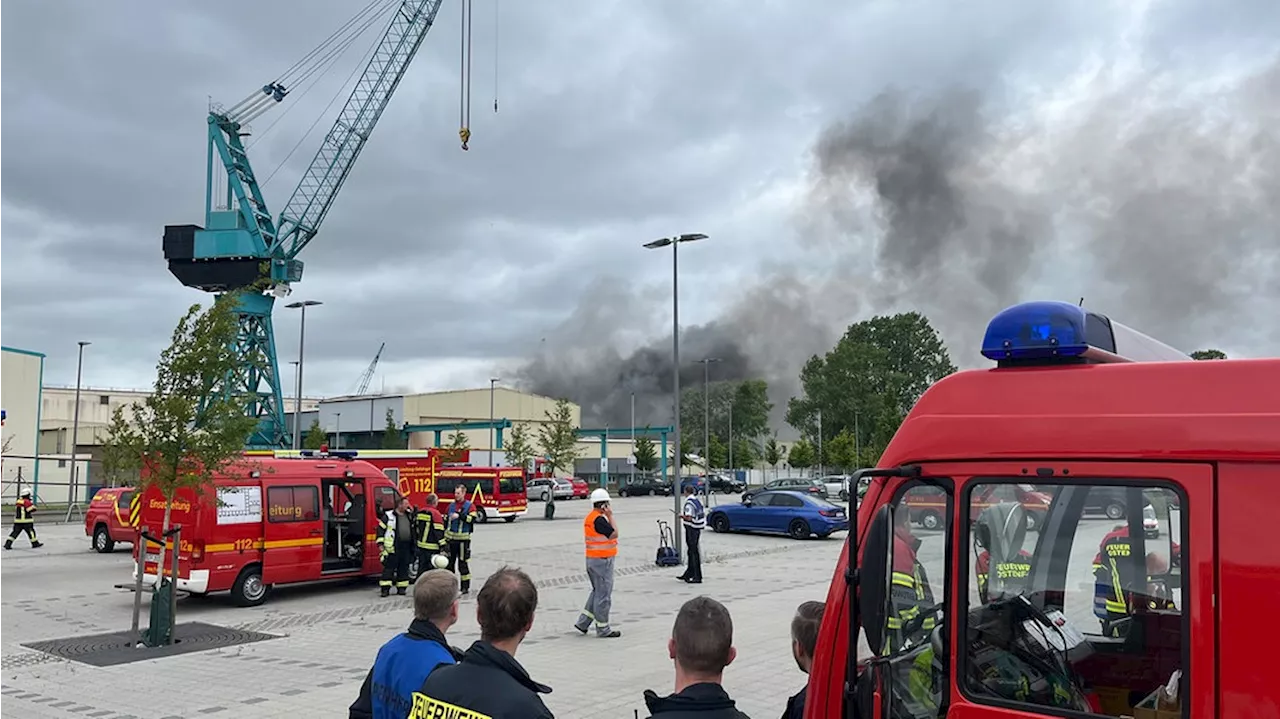 Lürssen-Werft: Großbrand von Halle und Jacht unter Kontrolle