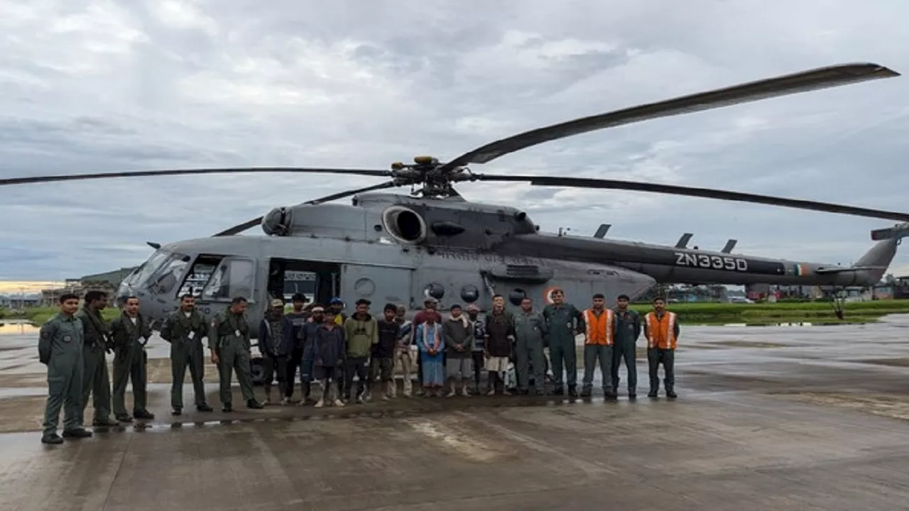 Assam Floods: राहत बचाव अभियान में उतरी वायु सेना, ब्रह्मपुत्र में फंसे 13 मछुआरों की बचाई जान