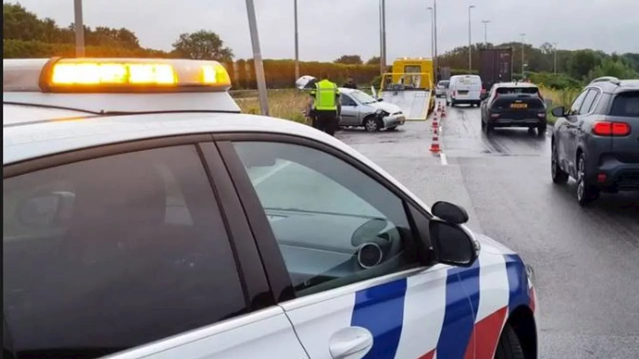 112-nieuws: botsing auto en vrachtwagen in Tilburg • woonboot maakt water