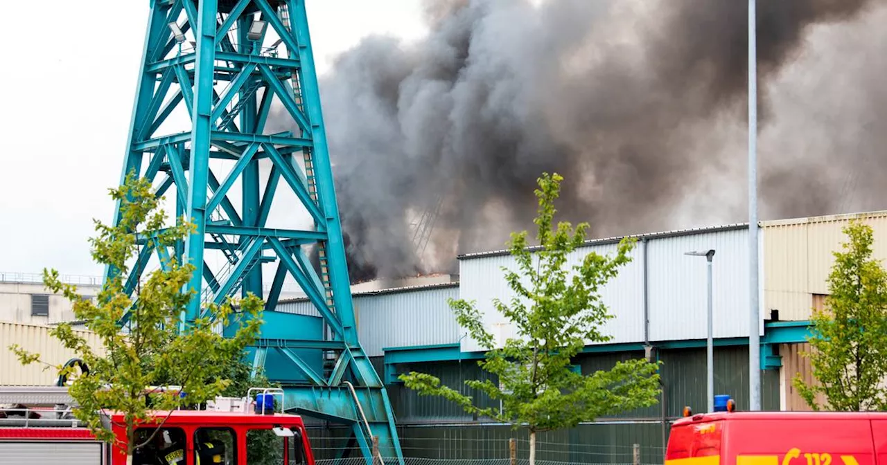 Brand auf Werfgelände in Schacht-Audorf: Luxusjacht steht in Flammen