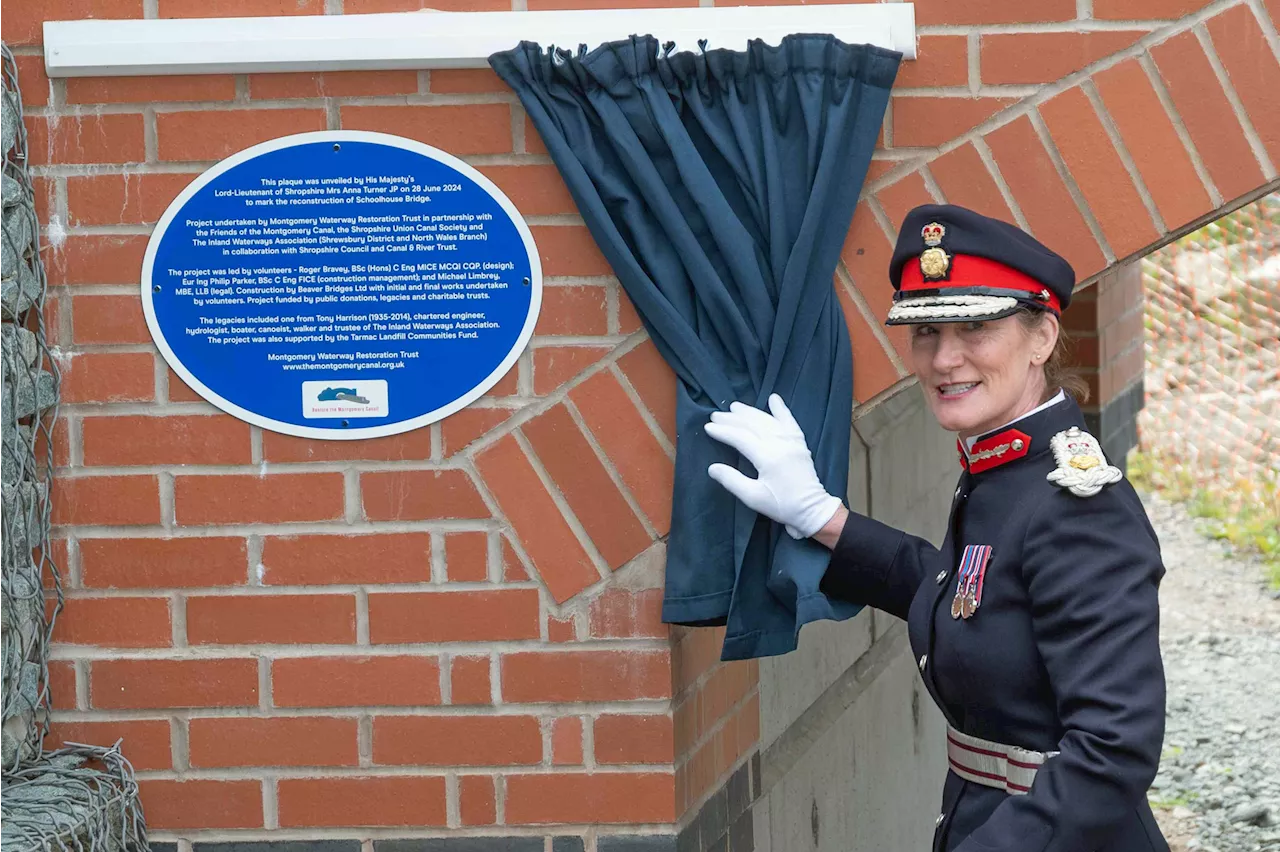 Lord Lieutenant unveils plaque at new Montgomery Canal bridge