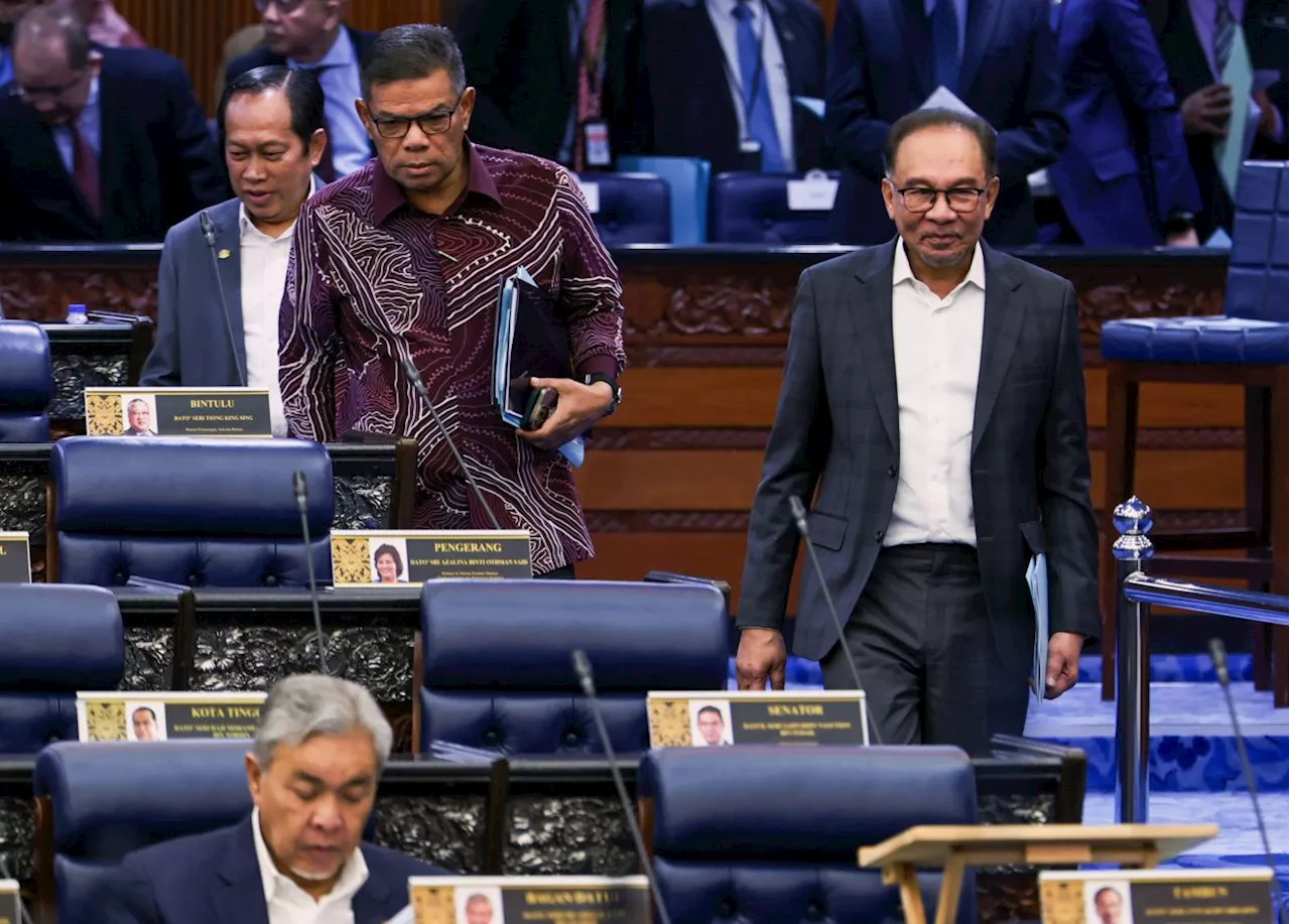 PM jokingly reprimands Home Minister for wearing batik in Parliament