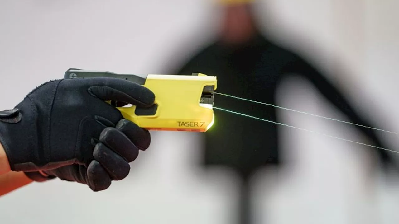 Polizei: Polizei schießt erstmals mit Taser auf Tatverdächtigen