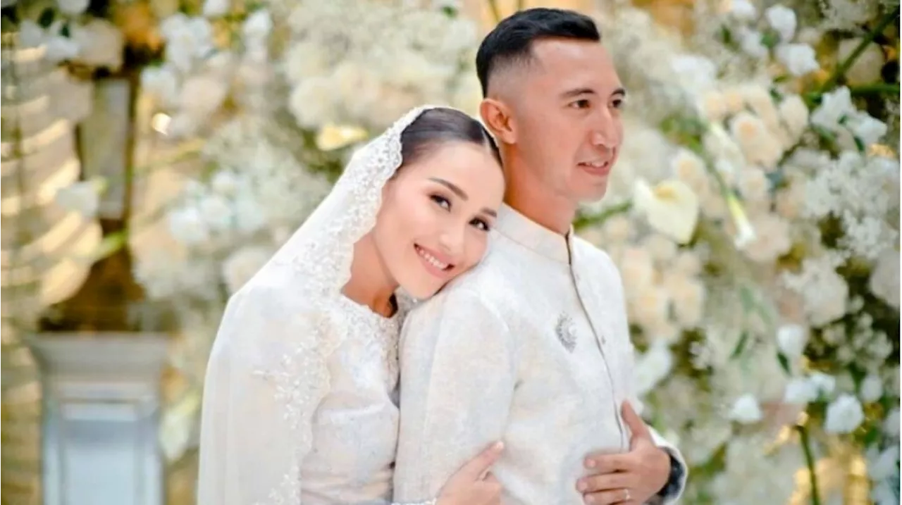 Bukan Cuma Ayu Ting Ting, Ini Deretan Artis yang Gagal Nikah Padahal Sudah Tunangan