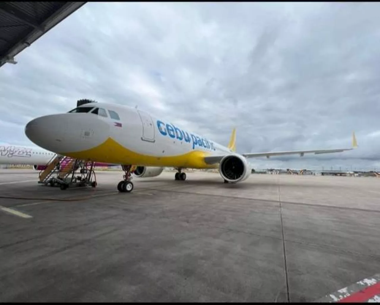 Cebu Pacific inks record airline order