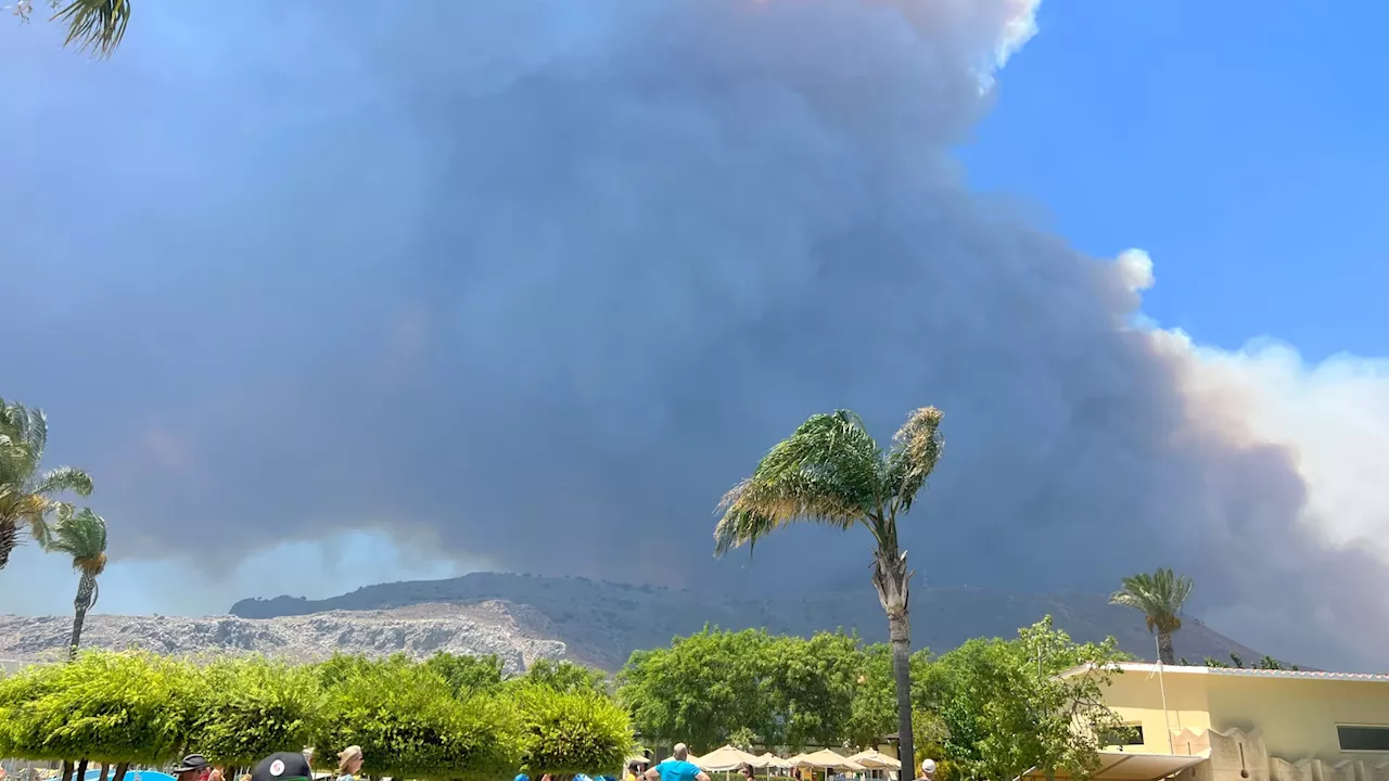 Jet2 and easyJet issue island holiday warning for Brits after thousands of tourists are evacuated...