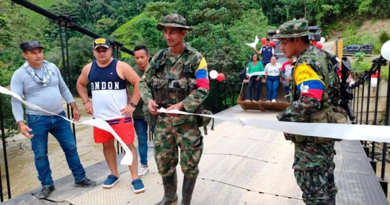 Disidencias de las Farc inauguraron puente ilegal en Cauca: cobran “peaje comunitario”