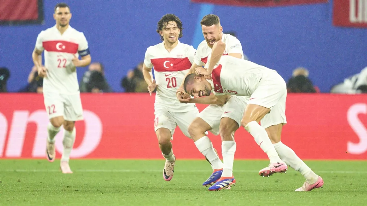 Turkije wint zenuwslopend duel van Oostenrijk en speelt kwartfinale tegen Oranje