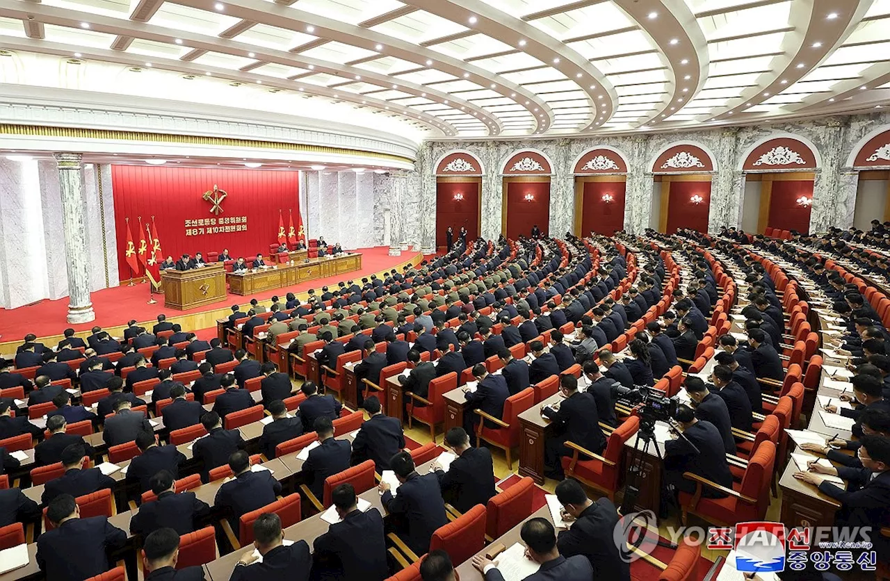 김정은 '경제 확연한 상승세'…전원회의서 대외·군사언급 없어(종합)