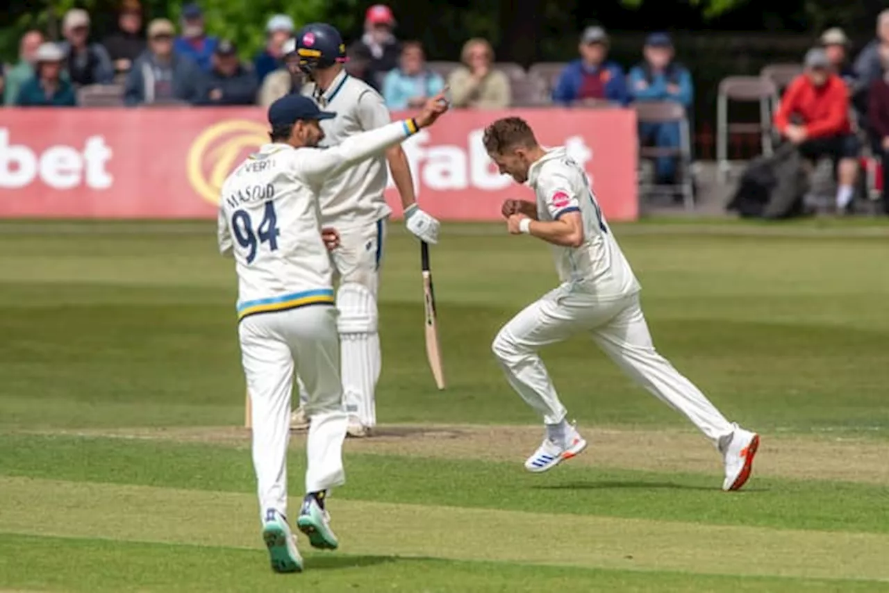 Ben Coad and Vishwa Fernando lead Yorkshire CCC to crushing victory