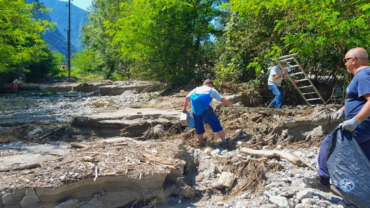 Unwetter in Lostallo GR: Über 190 Freiwillige befreien Felder