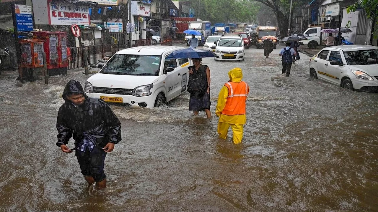 Mumbai Rains: मरीन ड्राइव पर ऊंची-ऊंची लहरें, घरों में घुसा पानी... भारी बारिश के बीच महाराष्ट्र में हाई टाइड का अलर्ट