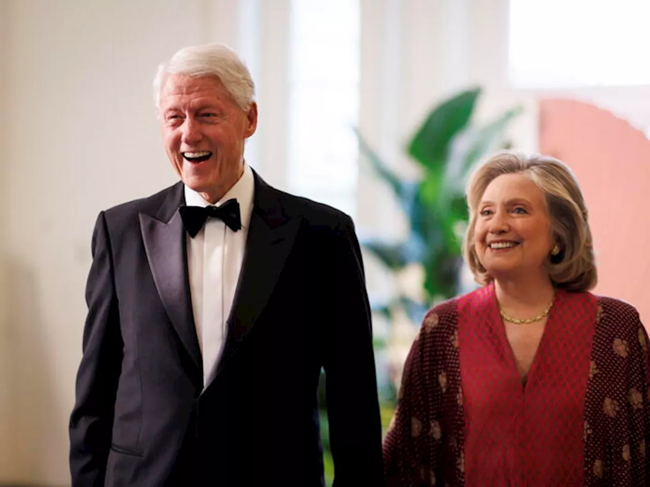 'Bill e Hillary sostengono la decisione di Biden di non lasciare'