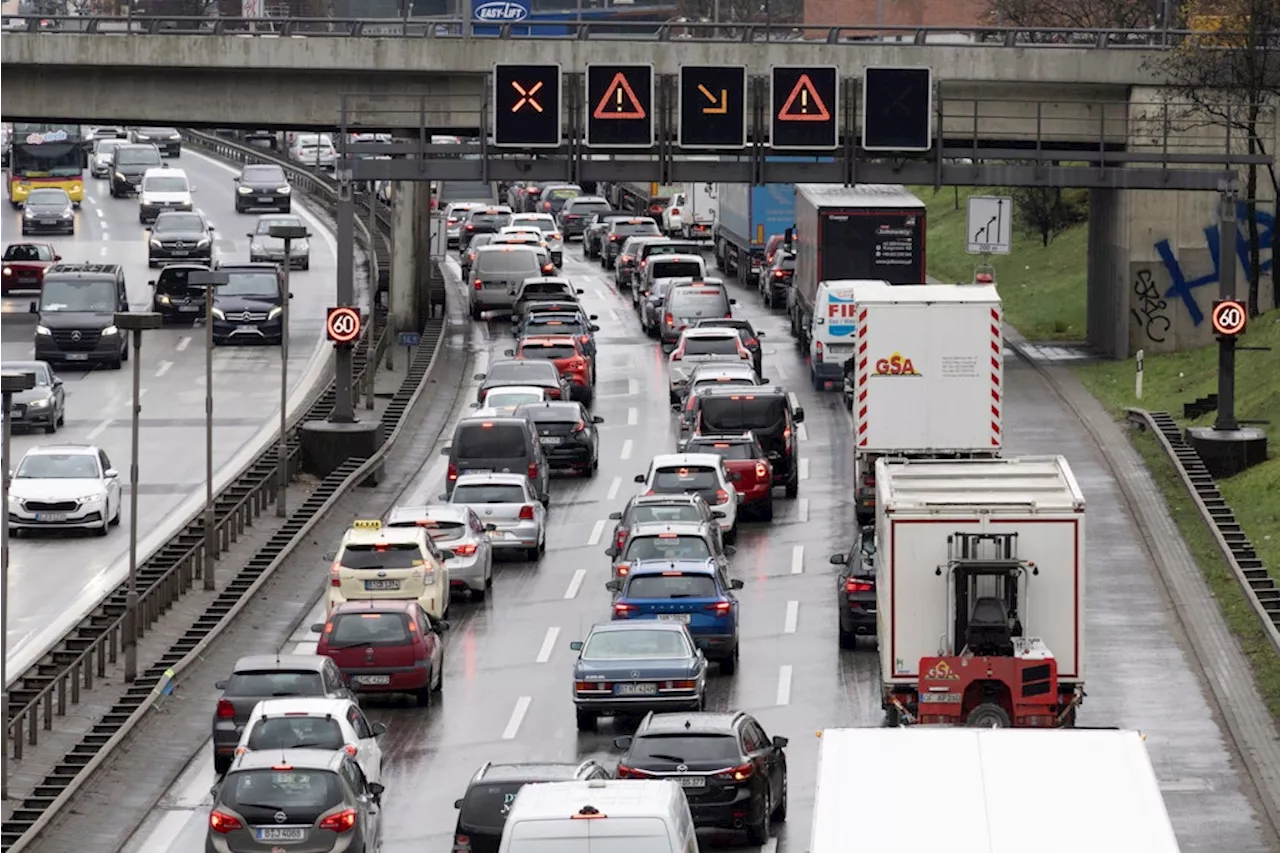 A100 Richtung Neukölln: Ab Montag bis Ende August Baustelle, Stau droht