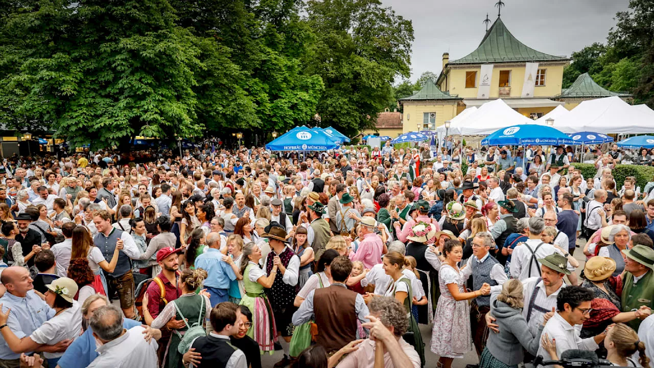 Kocherlball im Englischen Garten in München: Tanz im Morgengrauen