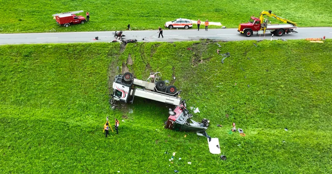 Mutter stirbt bei schwerem Crash – Tochter (14) schwer verletzt