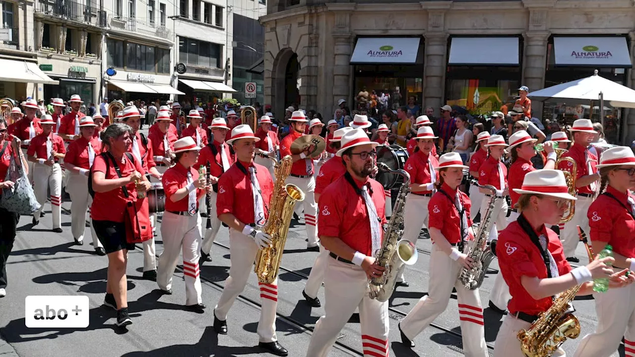 Hitze und melancholische Klänge: Die Basel-Tattoo-Parade begeisterte das zahlreich erschienene Publikum