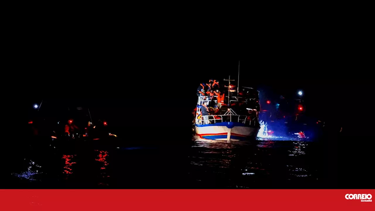 Navio dos Médicos Sem Fronteiras resgata 226 migrantes no Mediterrâneo