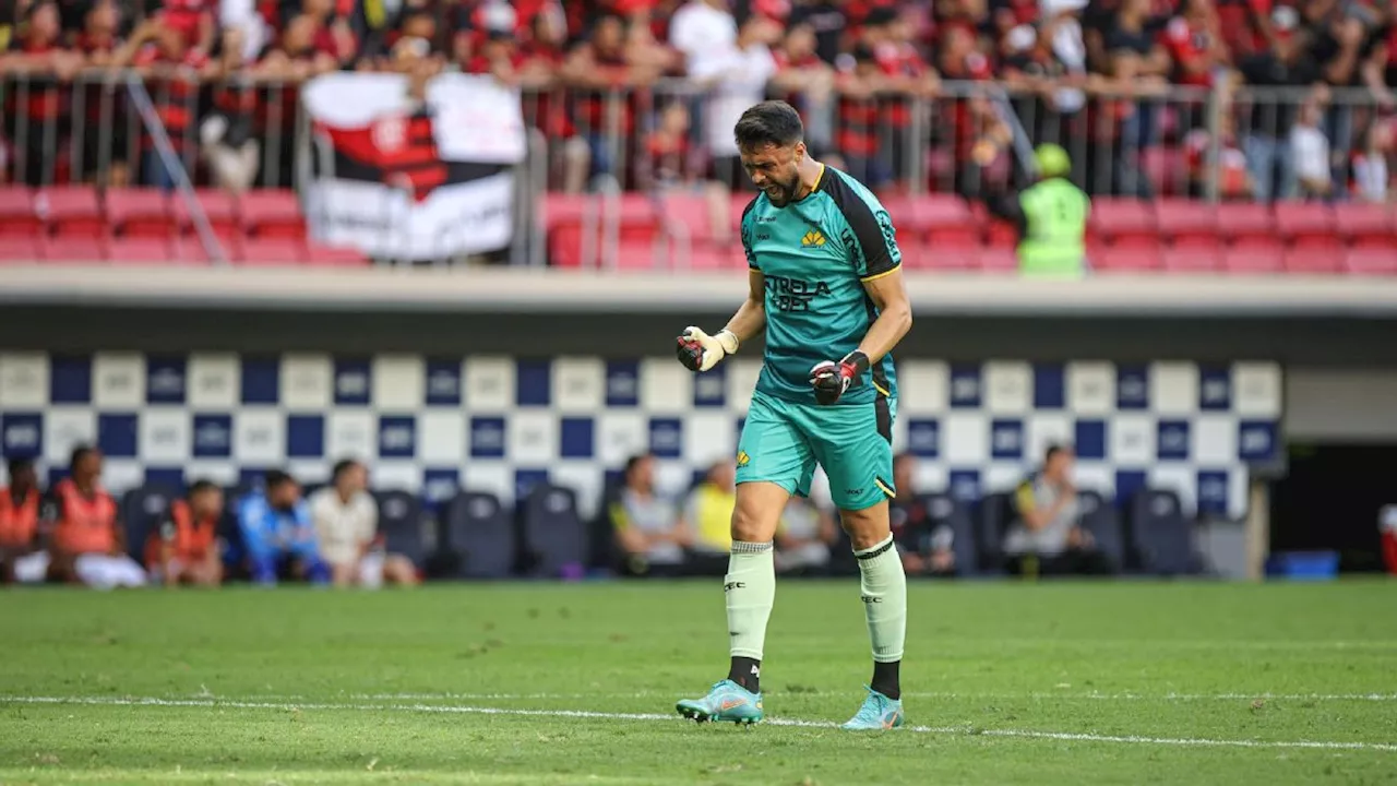 Goleiro do Criciúma concorda com pênalti para o Flamengo, mas lamenta