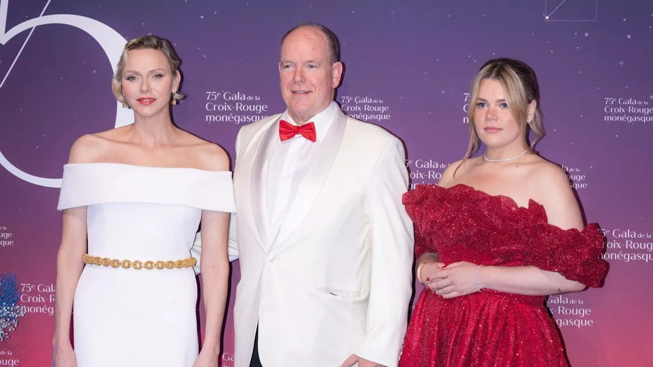 Fürstin Charlène und Co. beim Rot-Kreuz-Ball: Drei Details, die bei ihren Looks auffallen