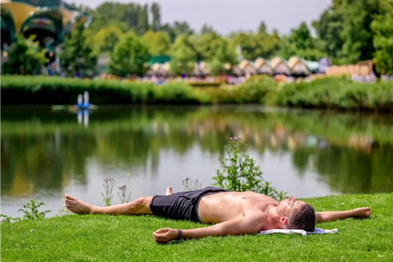 Knokken tegen de zon: hoe wapenen Tomorrowland-gangers zich tegen de hitte?