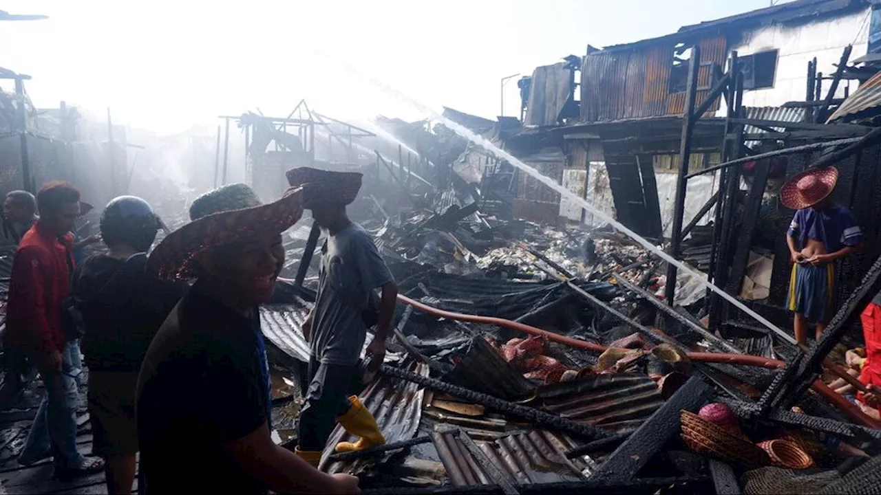 Pasar Lima Banjarmasin Diamuk Api