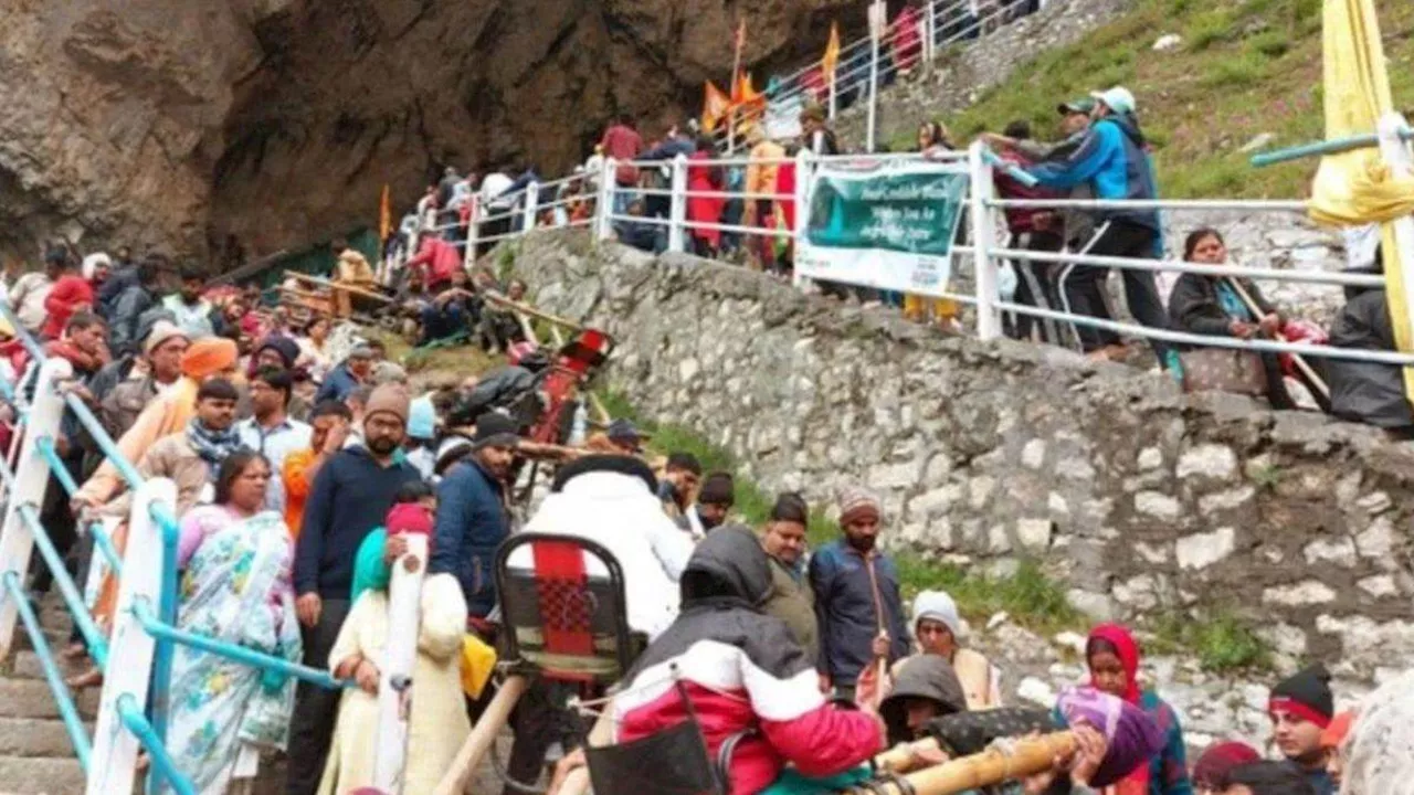 Amarnath Yatra 2024: जोश और अस्‍था के साथ बाबा बर्फानी के दर्शन कर रहे श्रद्धालु, रवाना हुआ यात्रियों का 23वां जत्‍था