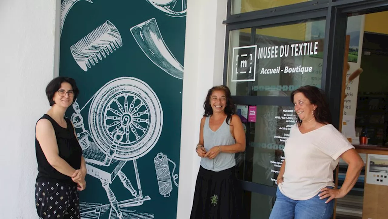 Christelle, Caroline, Natacha, la visite du musée du textile et du peigne en corne au féminin