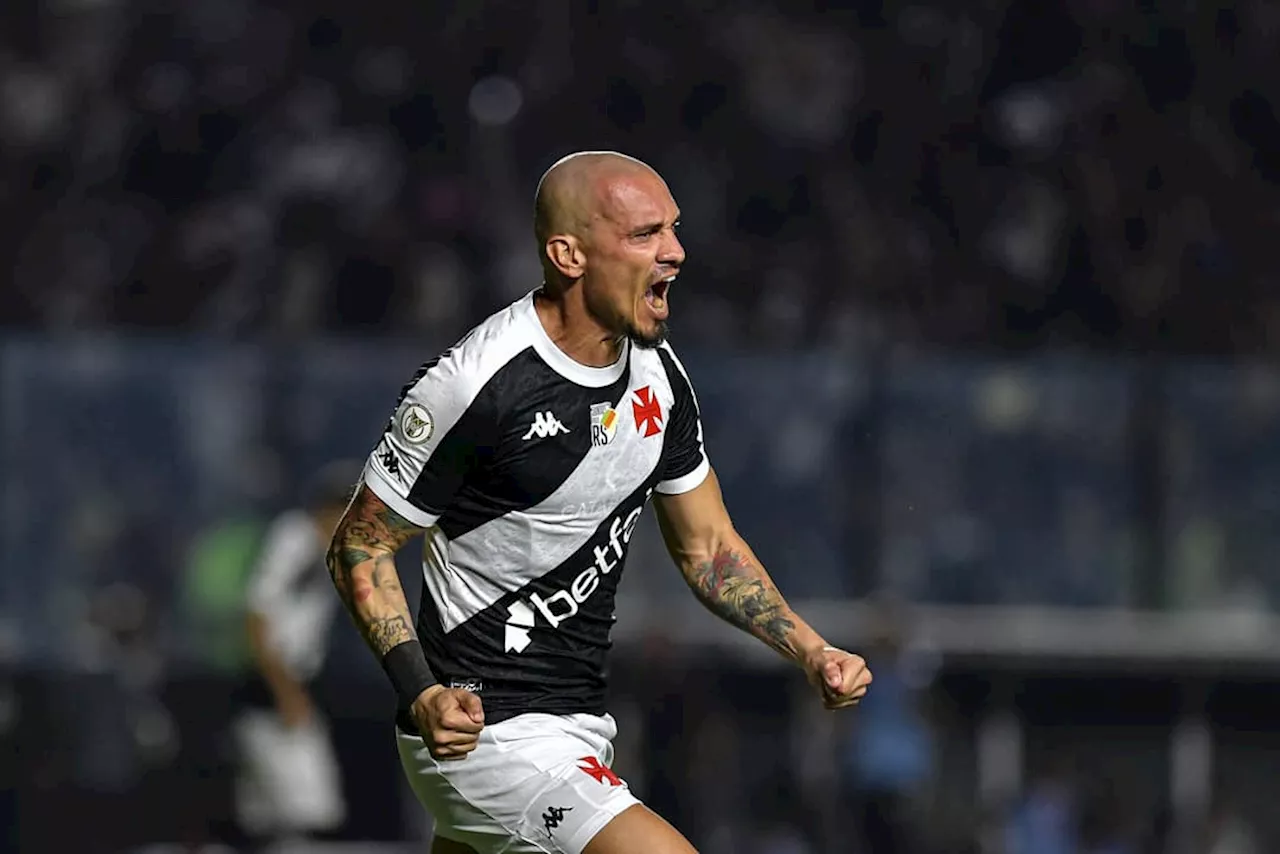 Maicon celebra momento do Vasco e quer brigar por melhores posições no Brasileirão: ‘Ainda é pouco’