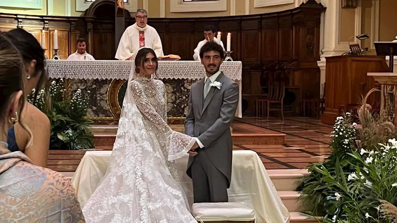 Pecco Bagnaia e Domizia Castagnini hanno detto sì: l'ingresso della sposa e il momento dello scambio degli an…