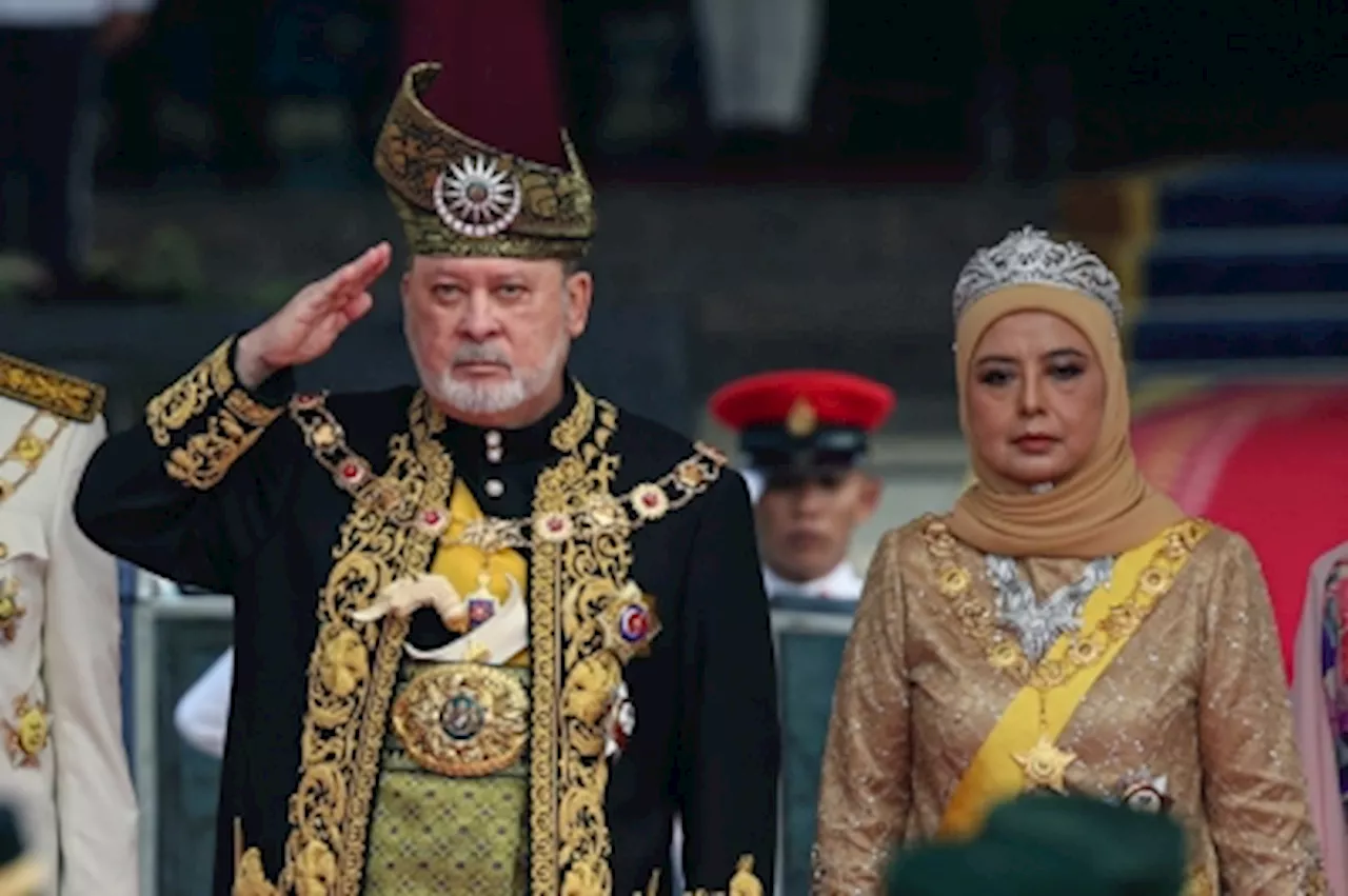 17th King’s installation: Sultan Ibrahim’s tengkolok celebrates Johor heritage with gambir and black pepper motifs