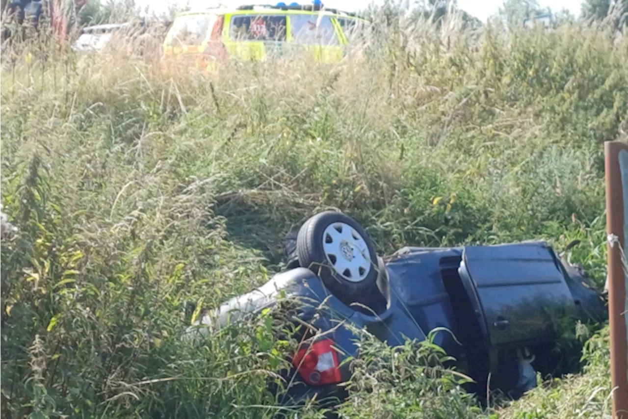 Auto raakt van de weg op E403: man raakt zwaargewond, twee anderen lichtgewond naar ziekenhuis