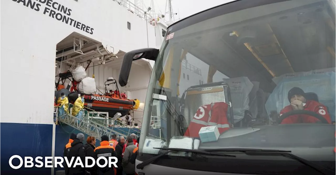 Navio dos Médicos Sem Fronteiras resgata 226 migrantes no Mediterrâneo