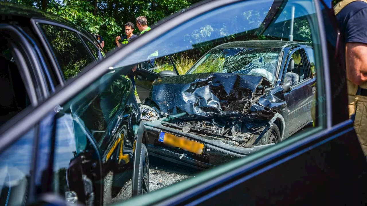 112-nieuws: auto die proefrit maakte aangereden op N270 • ongeluk op A58