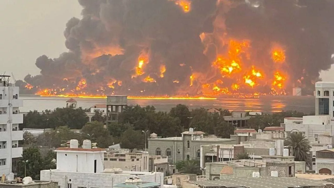 Israel bombardea el puerto yemení de Hodeida en respuesta al ataque de los hutíes a Tel Aviv