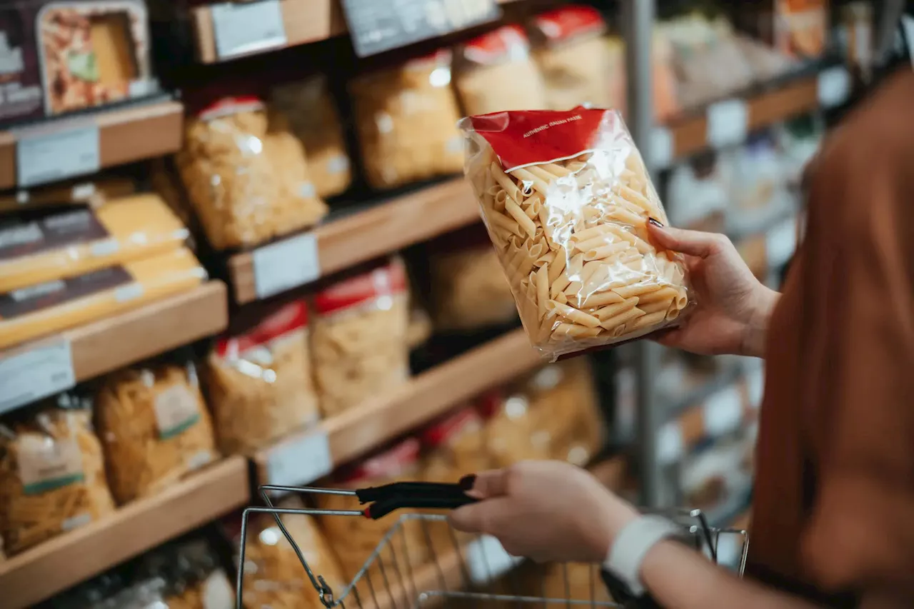 Cruz Vermelha Portuguesa recolhe alimentos em supermercados