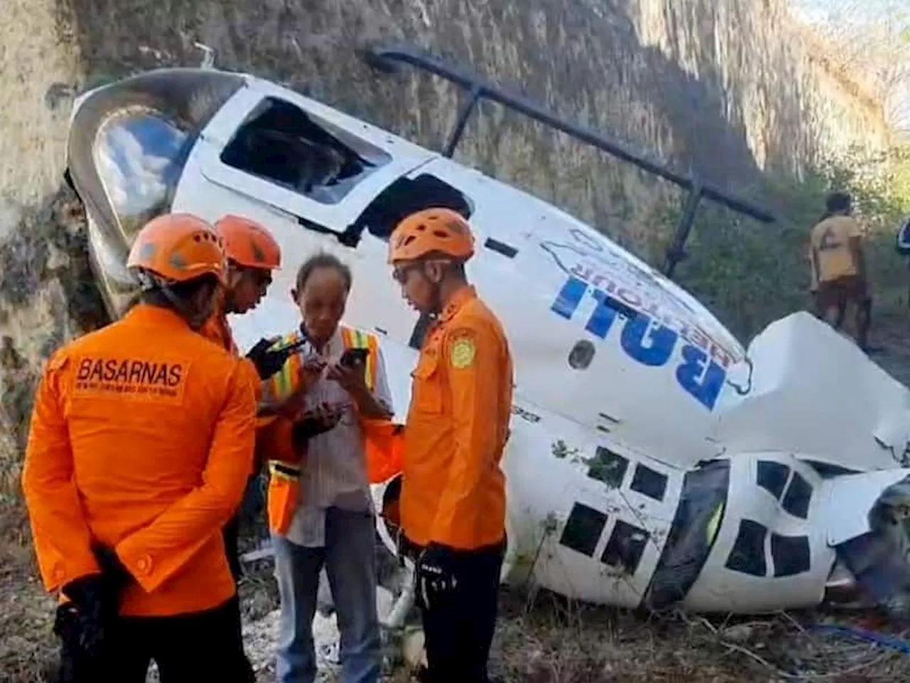 Two Aussies and three Indonesians survive after a helicopter crashes in Bali