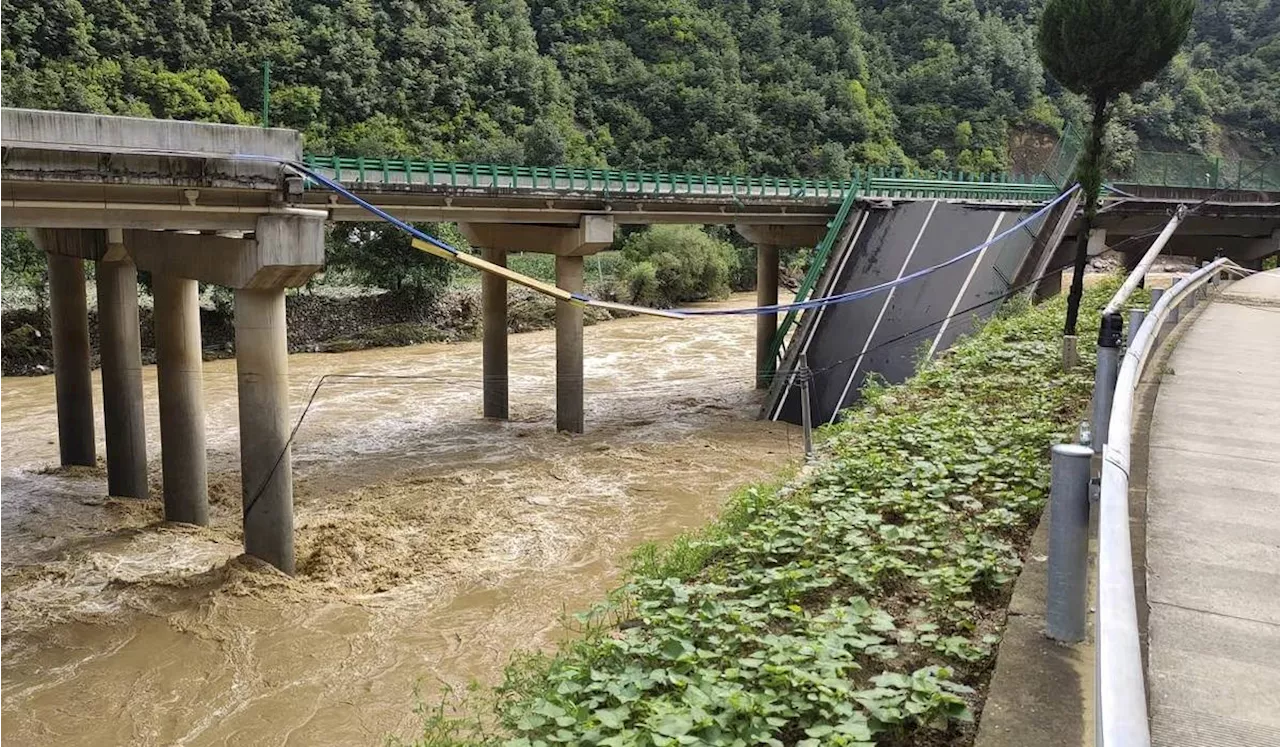 China bridge collapse kills 12, leaves over 30 missing