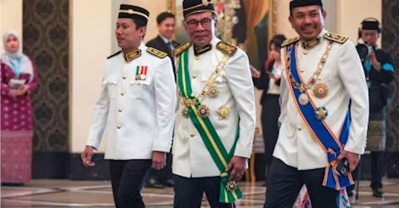 King’s Installation: PM Anwar, Singapore’s SM Lee Hsien Loong arrive at Istana Negara