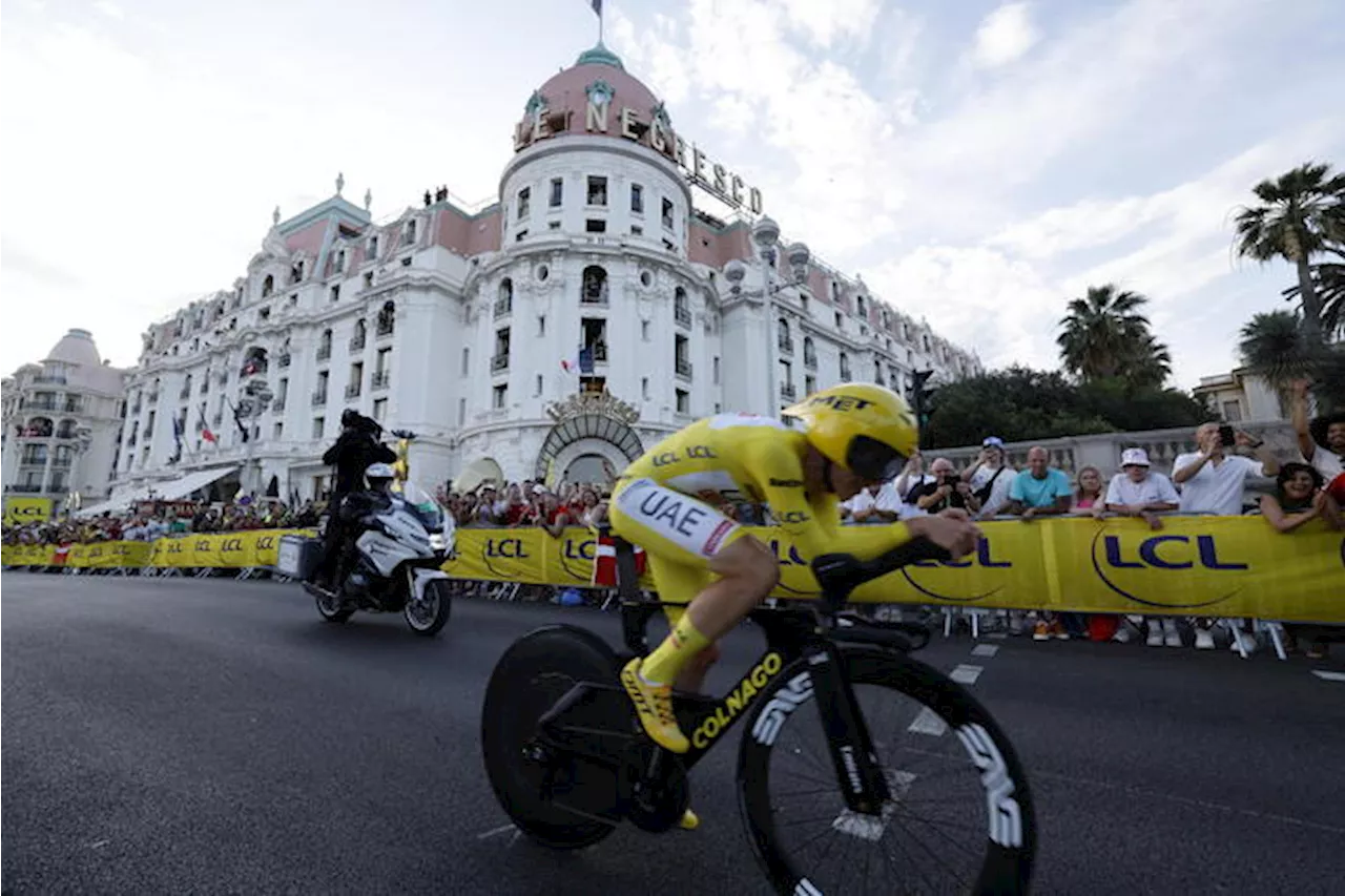 Pogacar vince il Tour de France, domina anche l'ultima tappa