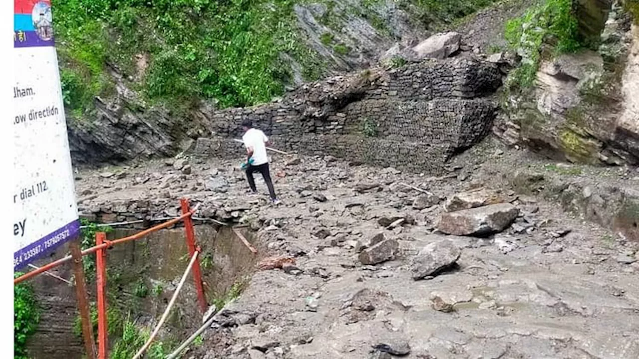 Kedarnath: बाबा के दर्शन को निकले थे, पहाड़ी से माैत बनकर गिरे बोल्डर, इधर-इधर बिखरे शव, दर्दनाक तस्वीरें