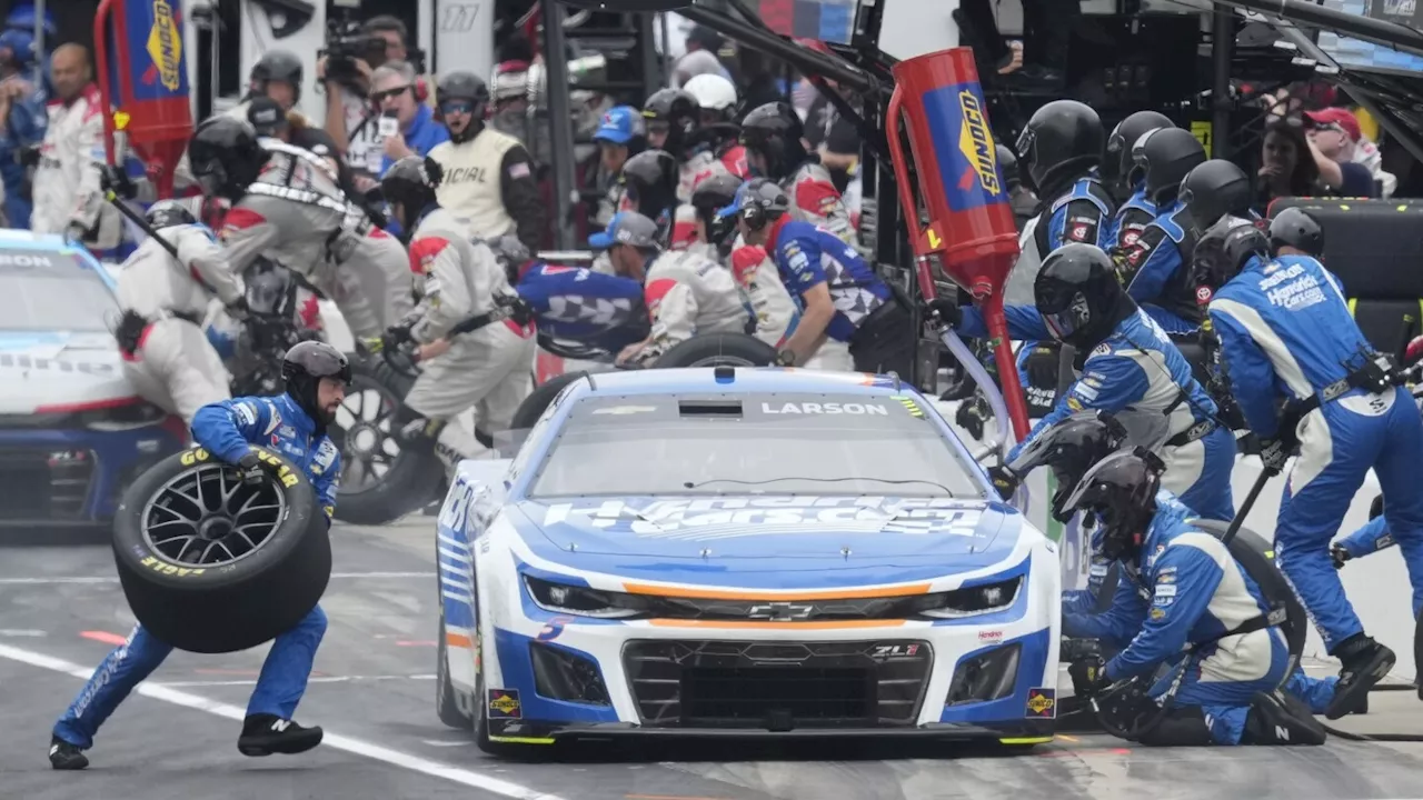 Kyle Larson races to his 1st Brickyard 400 victory, making a late charge through the field