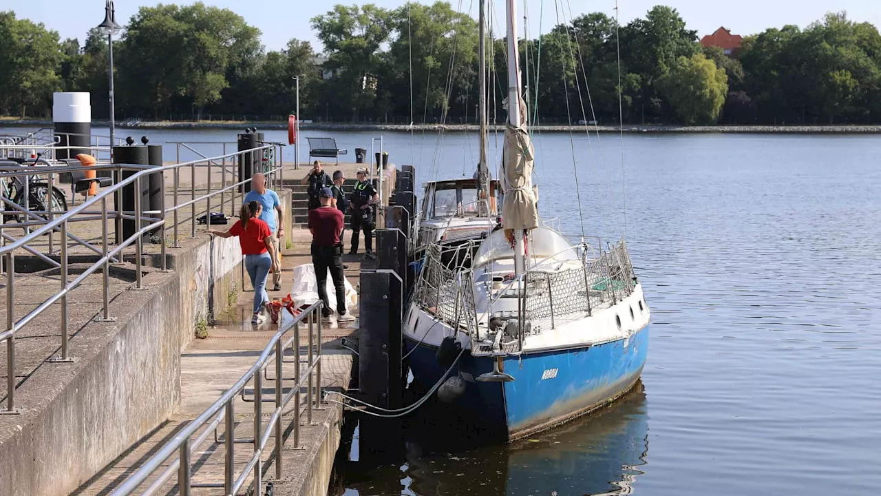 Rostock: Tote Frau in Badekleidung trieb am Fähranleger