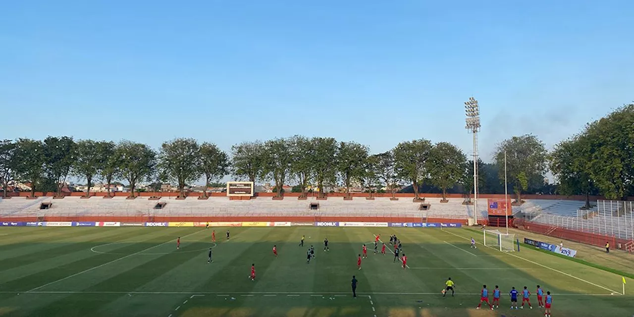 Pesona Gelora 10 Nopember yang Dekat dengan Rakyat: Di Tengah Laga Piala AFF U-19, Eh Ada Insiden Asap Hitam di Tribun