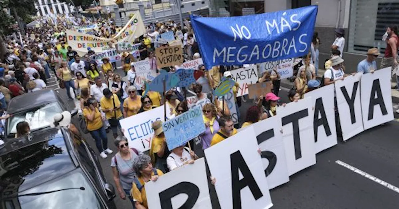 Miles de personas marchan para exigir límites al turismo masivo en Palma de Mallorca