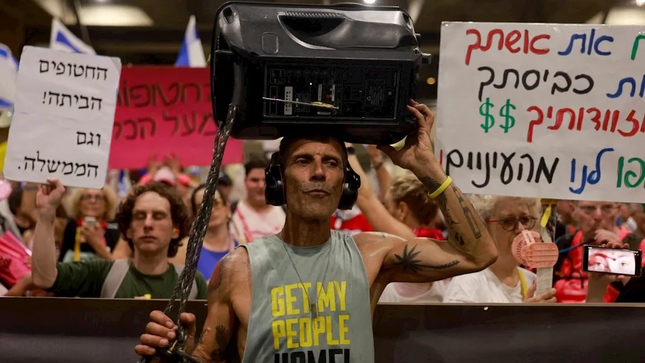 Kritik an Israels Regierung: Protest am Flughafen vor Netanyahus Abreise in die USA